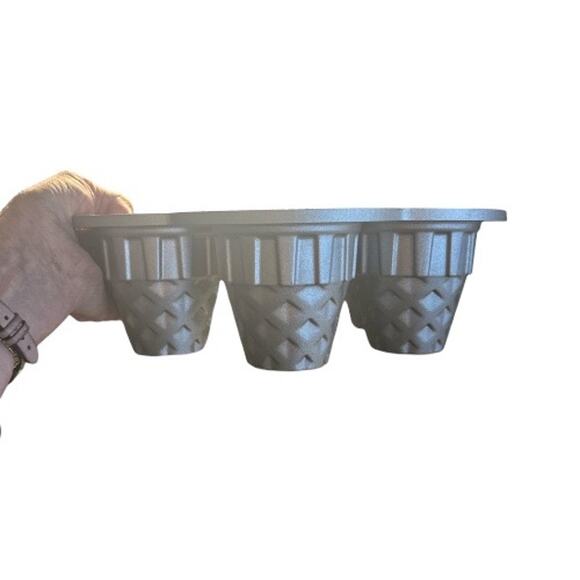 Vintage Nordic Ware Champagne Aluminum Ice Cream Cone Cake Pan - Picture 1 of 8